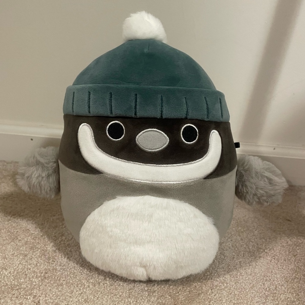 Squishmallows Gertrude the Goose 8-inch Canadian Exclusive